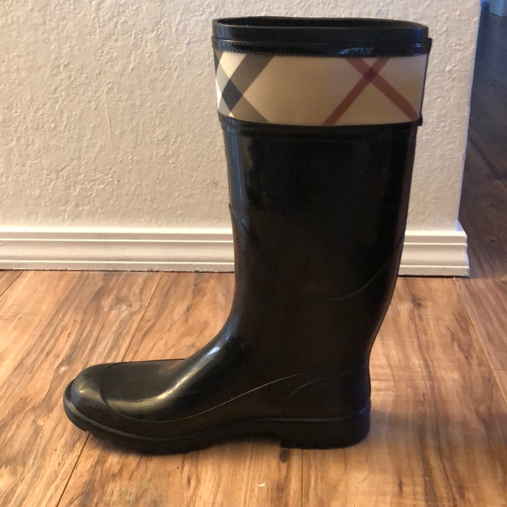 Burberry Rainboots - Picture 3 of 6